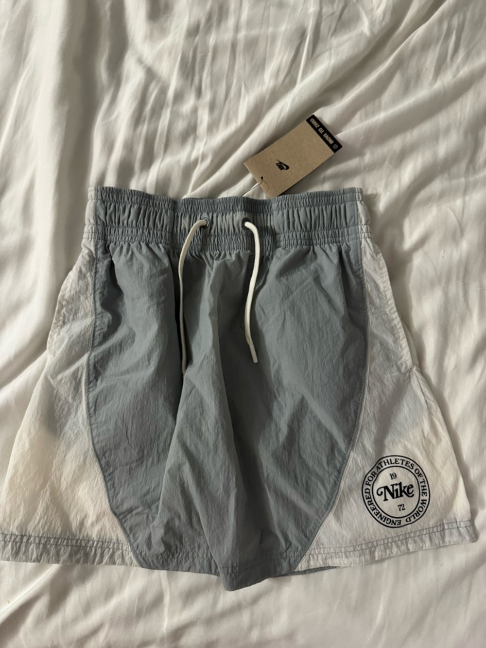 Nike Women's Grey and White Athletic Skirt